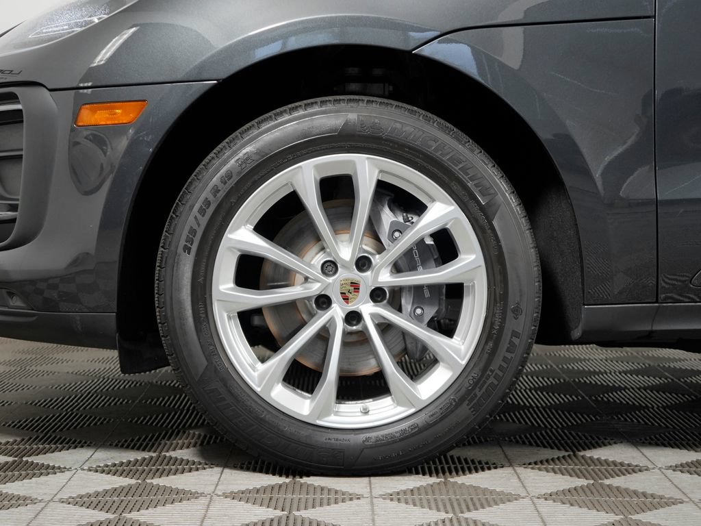 Certified 2023 Porsche Macan Turbo AWD/4WD image 11