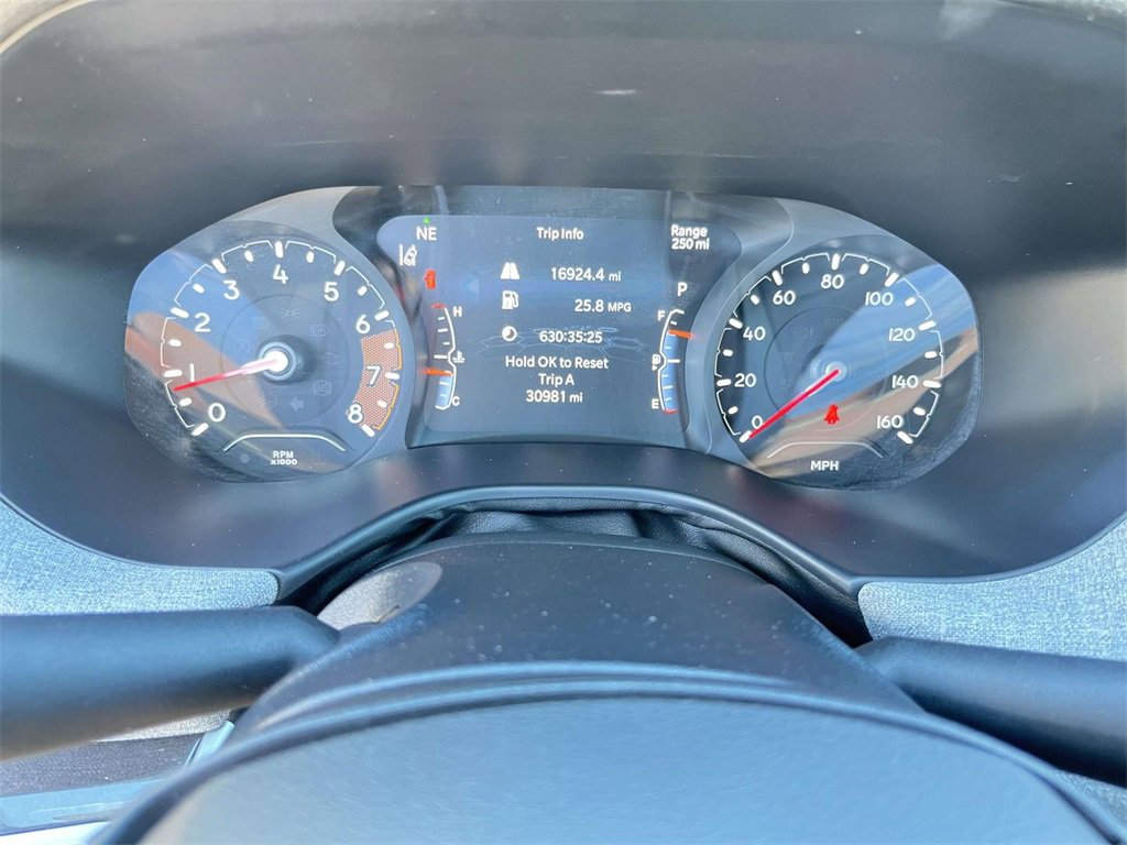 Used 2024 Jeep Compass Latitude image 14