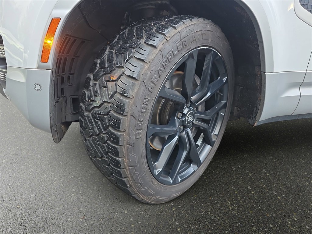 Used 2023 Land Rover Defender 130 First Edition image 35