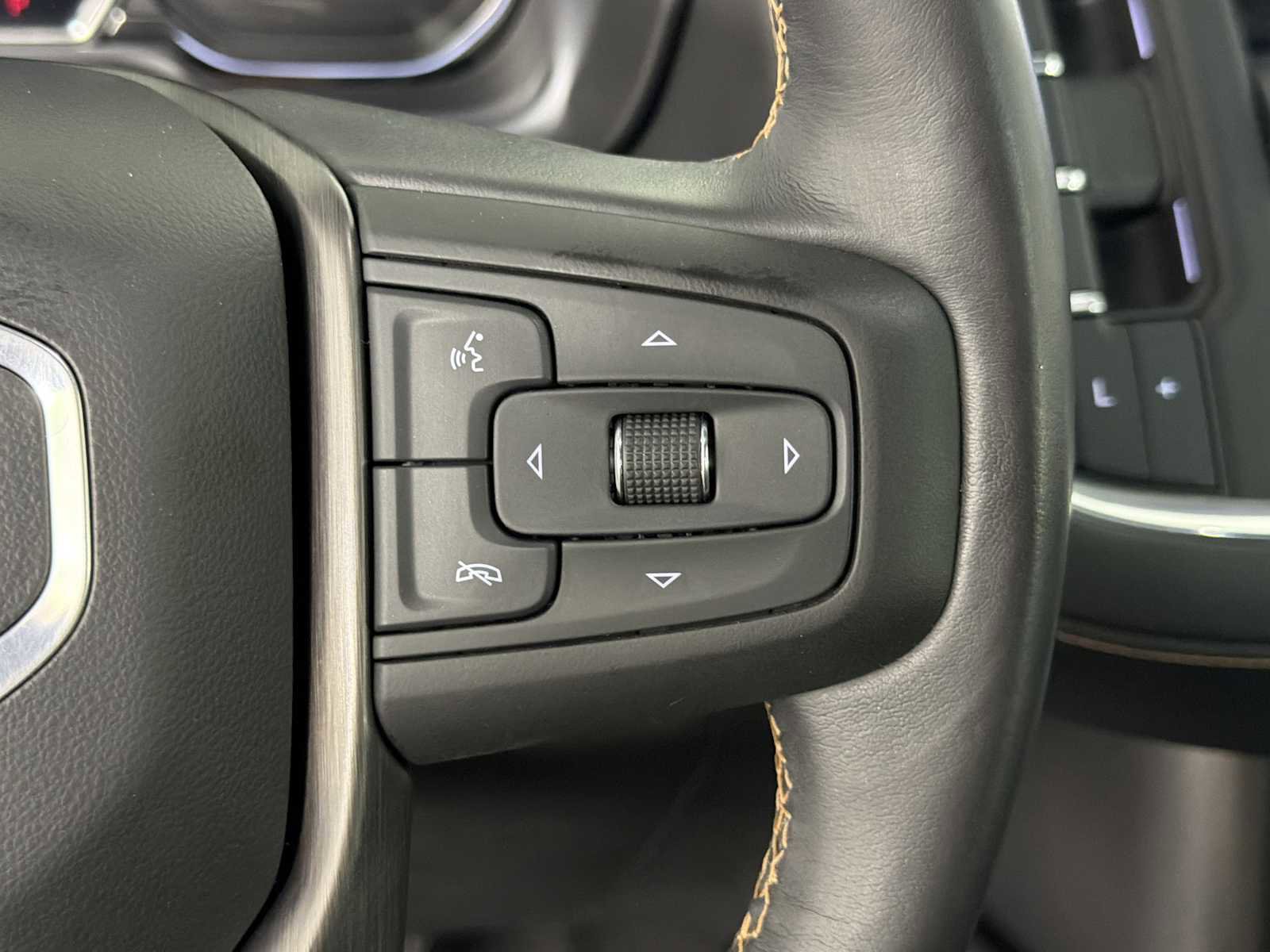 Used 2021 GMC Yukon AT4 w/ AT4 Premium Package AWD/4WD image 31