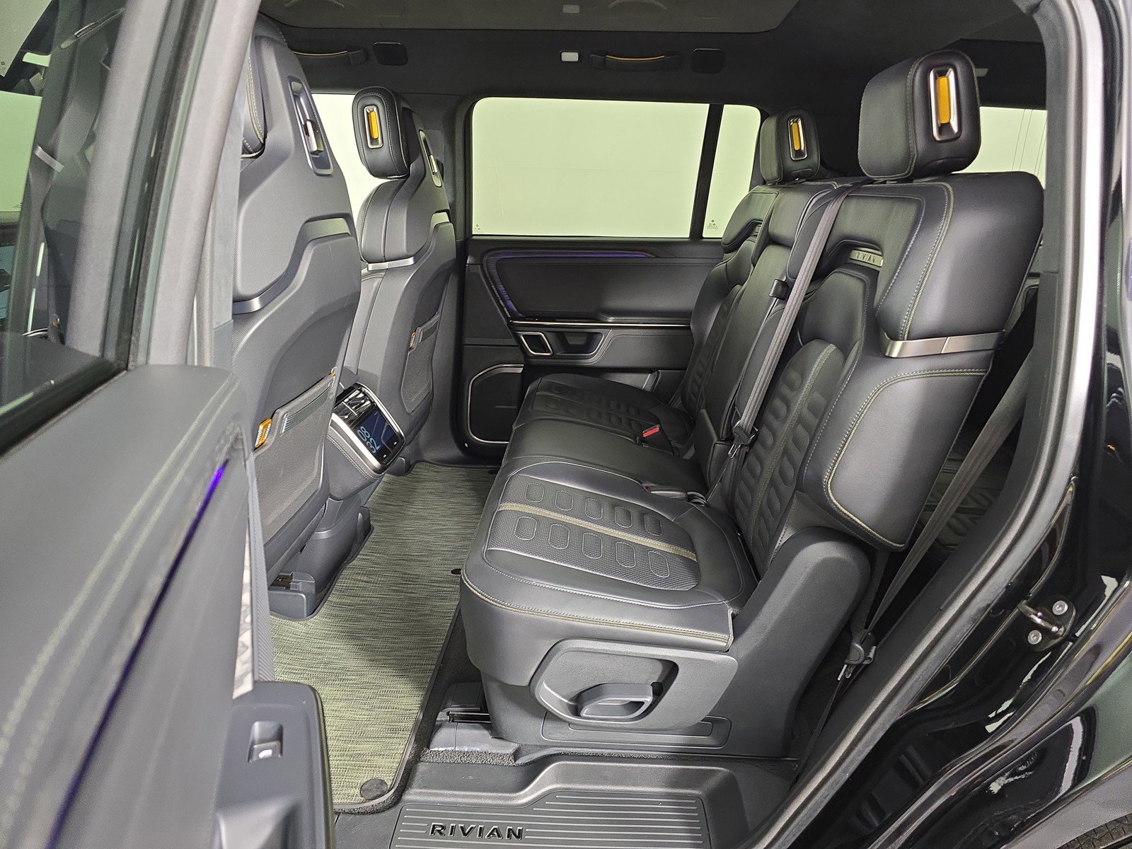 Used 2022 Rivian R1S Launch Edition image 21