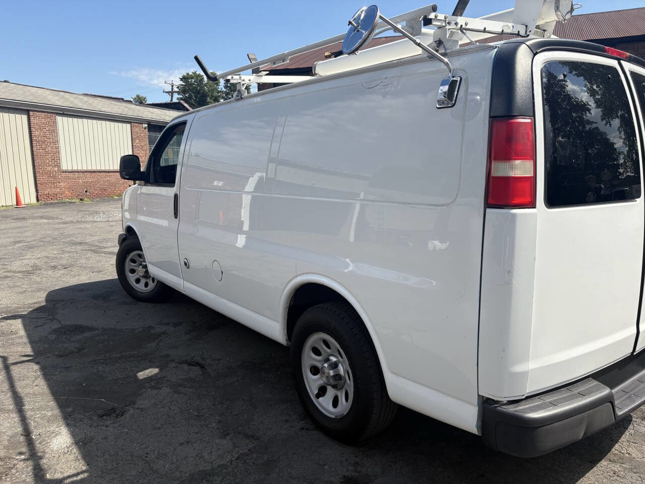 Used 2014 Chevrolet Express 1500 RWD image 2