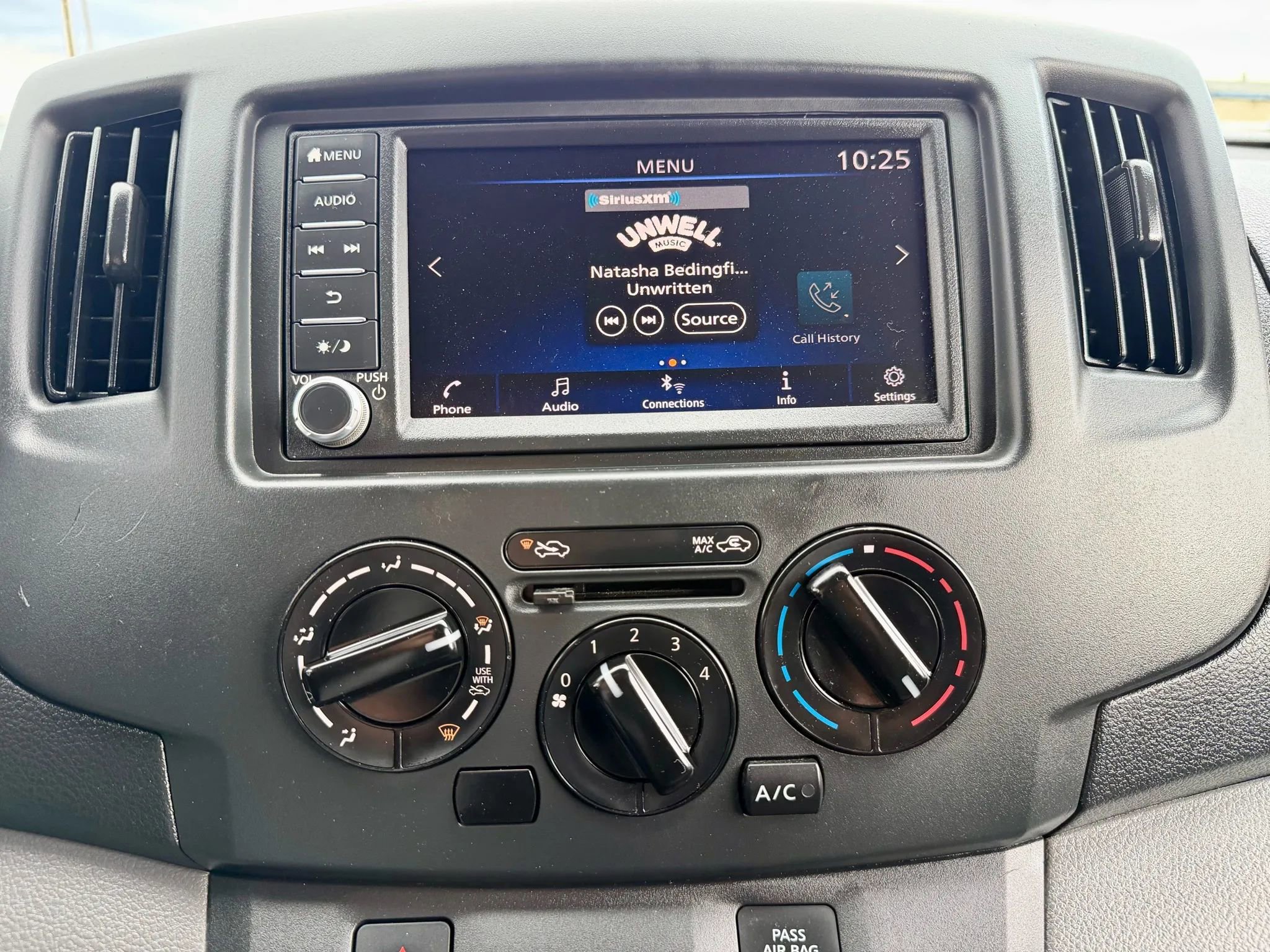 Used 2020 Nissan NV200 S FWD image 25