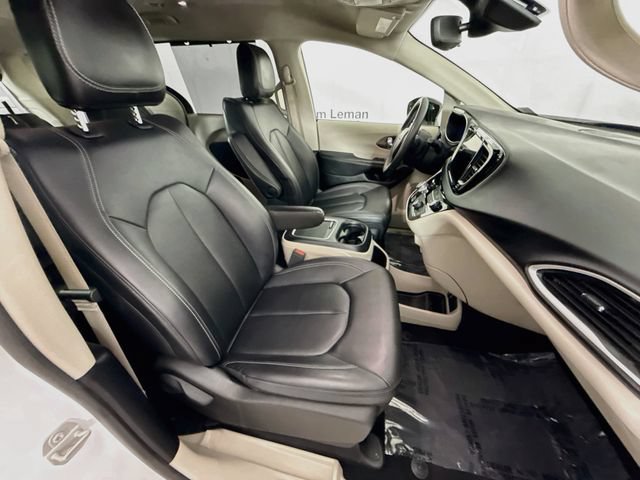 Used 2024 Chrysler Pacifica Touring-L FWD image 28