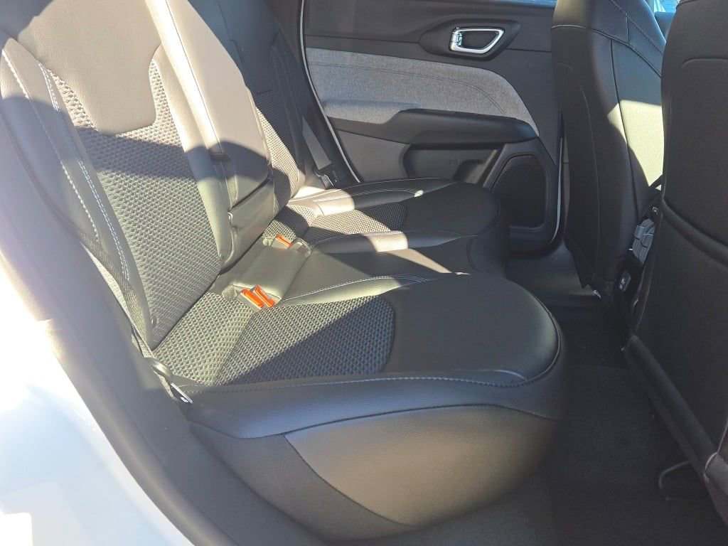 New 2026 Jeep Compass Latitude image 10