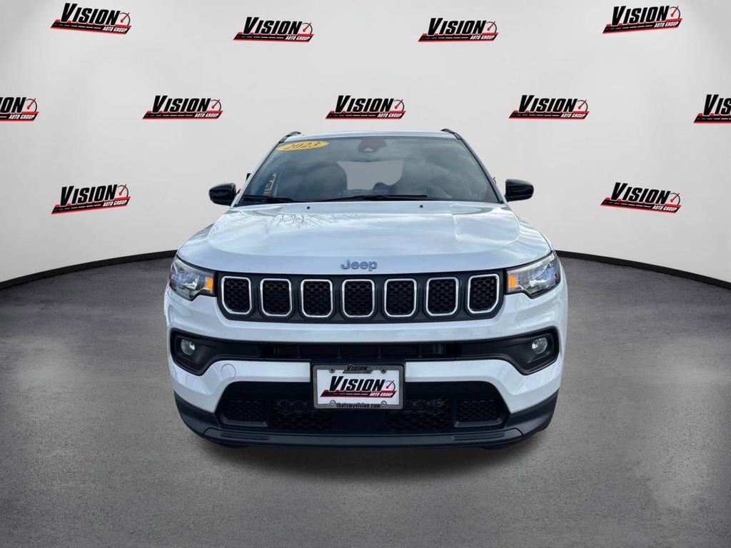 Used 2023 Jeep Compass Latitude image 2