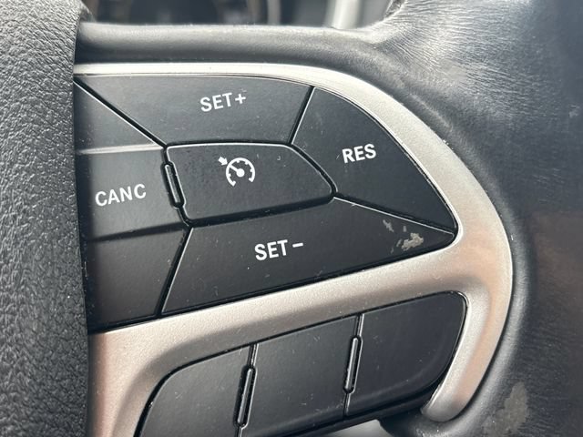 Used 2018 Jeep Cherokee Overland AWD/4WD image 16