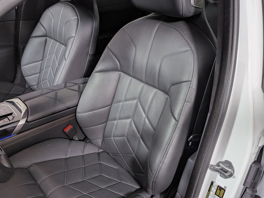 Certified 2024 BMW 760i xDrive AWD/4WD image 23