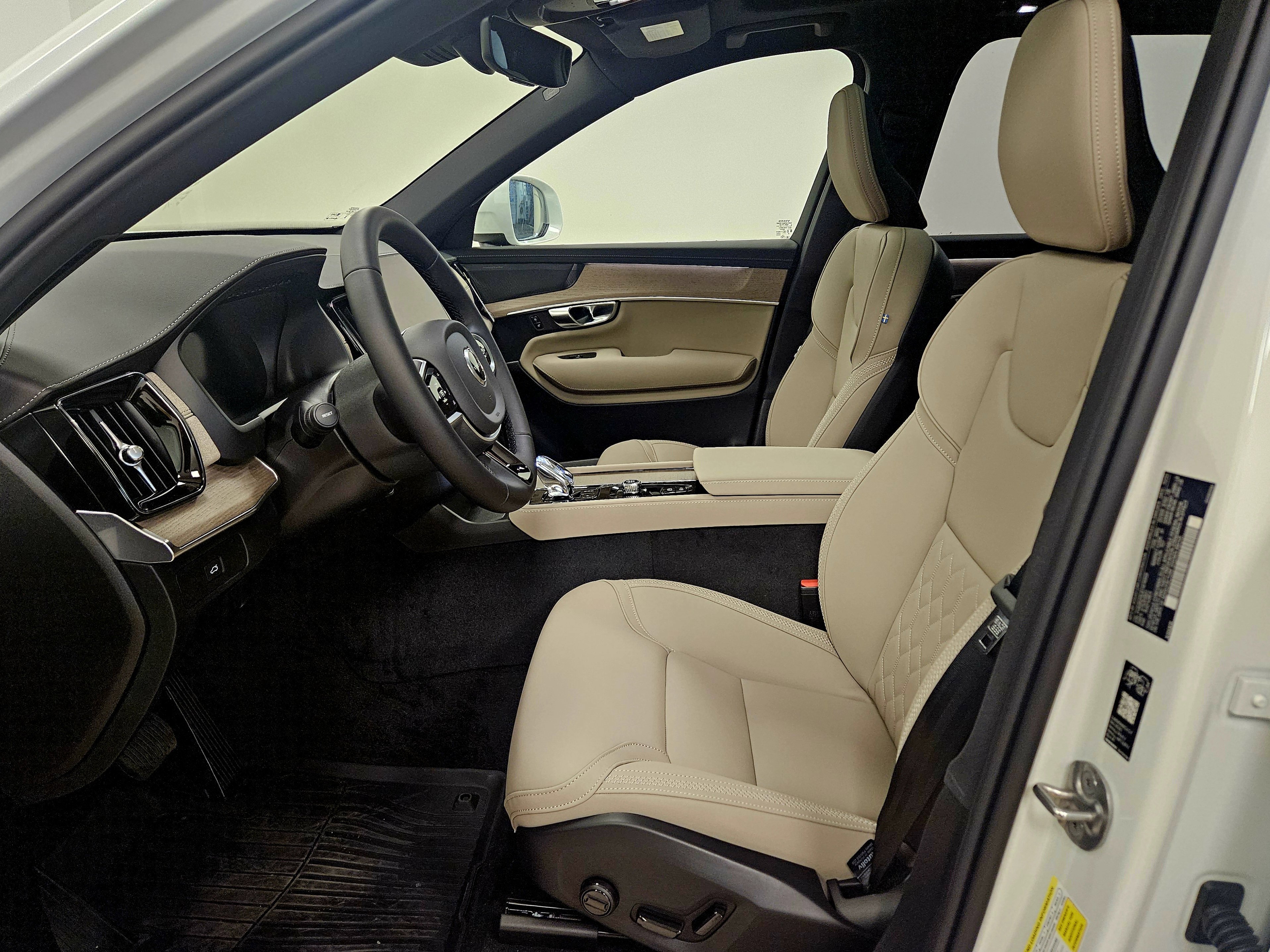 New 2026 Volvo XC90 B6 Plus w/ Protection Package AWD/4WD image 10