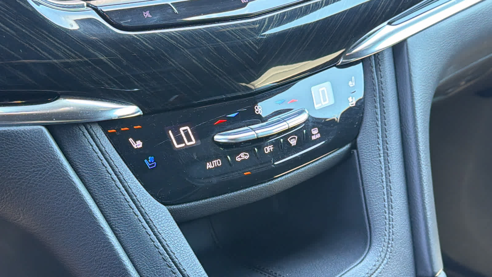 Used 2020 Cadillac XT6 Premium Luxury FWD image 14