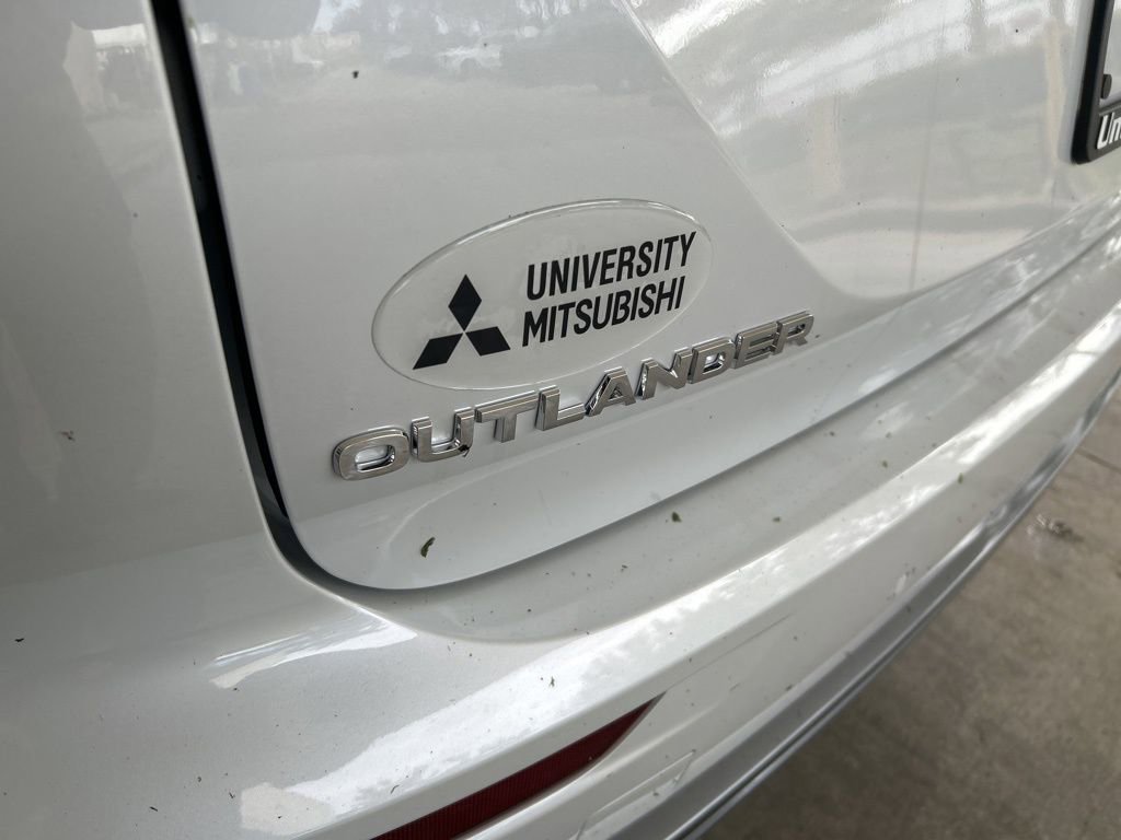 New 2026 Mitsubishi Outlander SE image 16