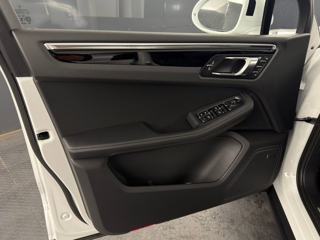 New 2026 Porsche Macan S image 22
