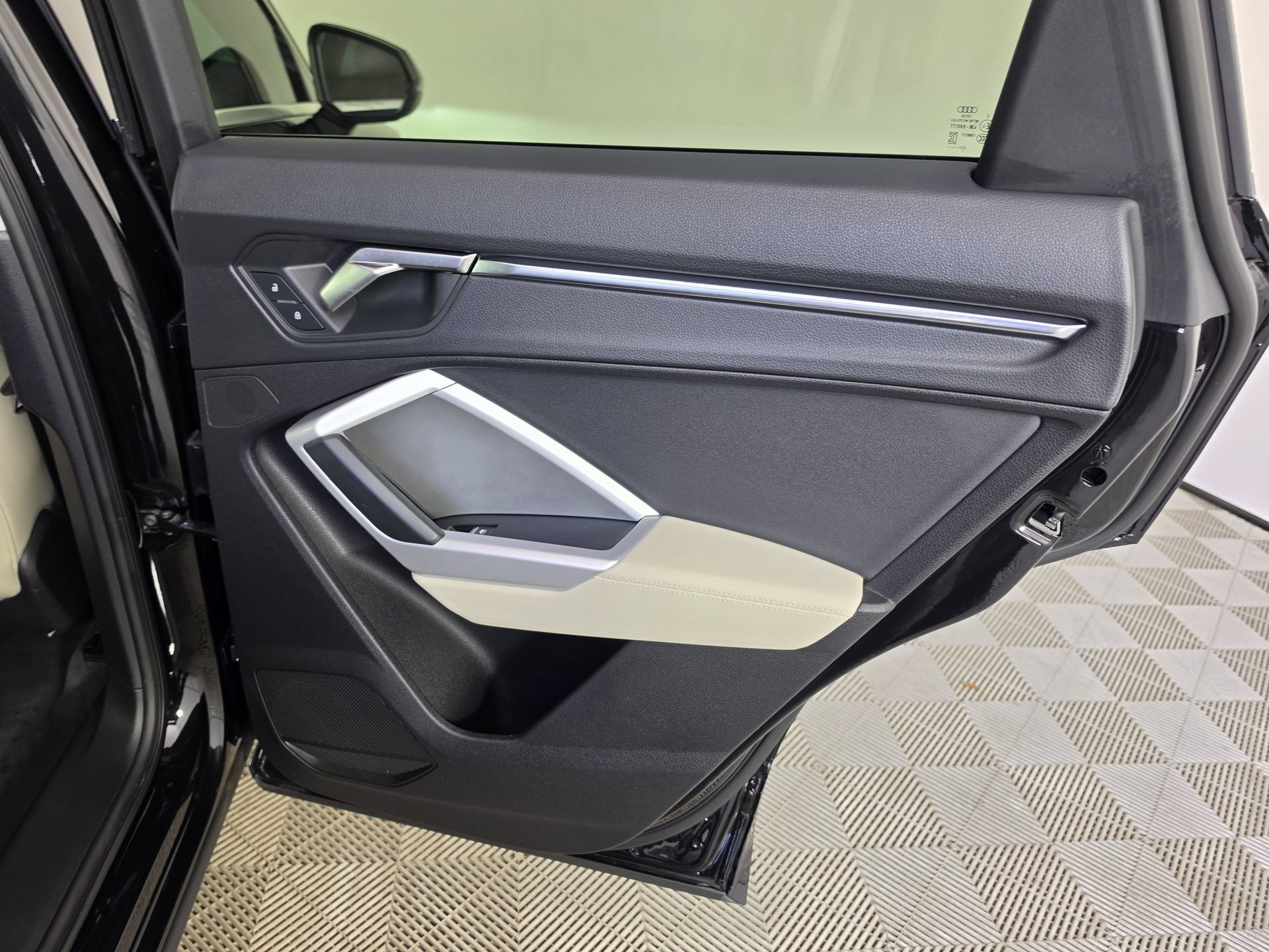 Certified 2024 Audi Q3 2.0T Premium Plus AWD/4WD image 32