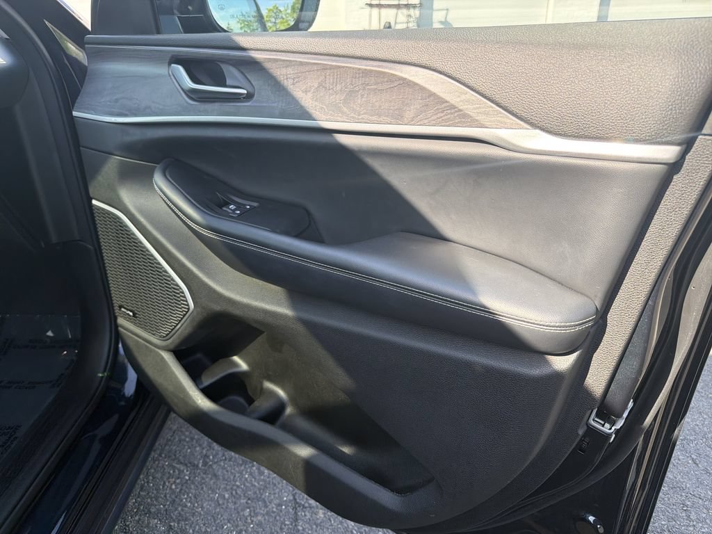 Used 2023 Jeep Grand Cherokee 4WD 4xe image 14
