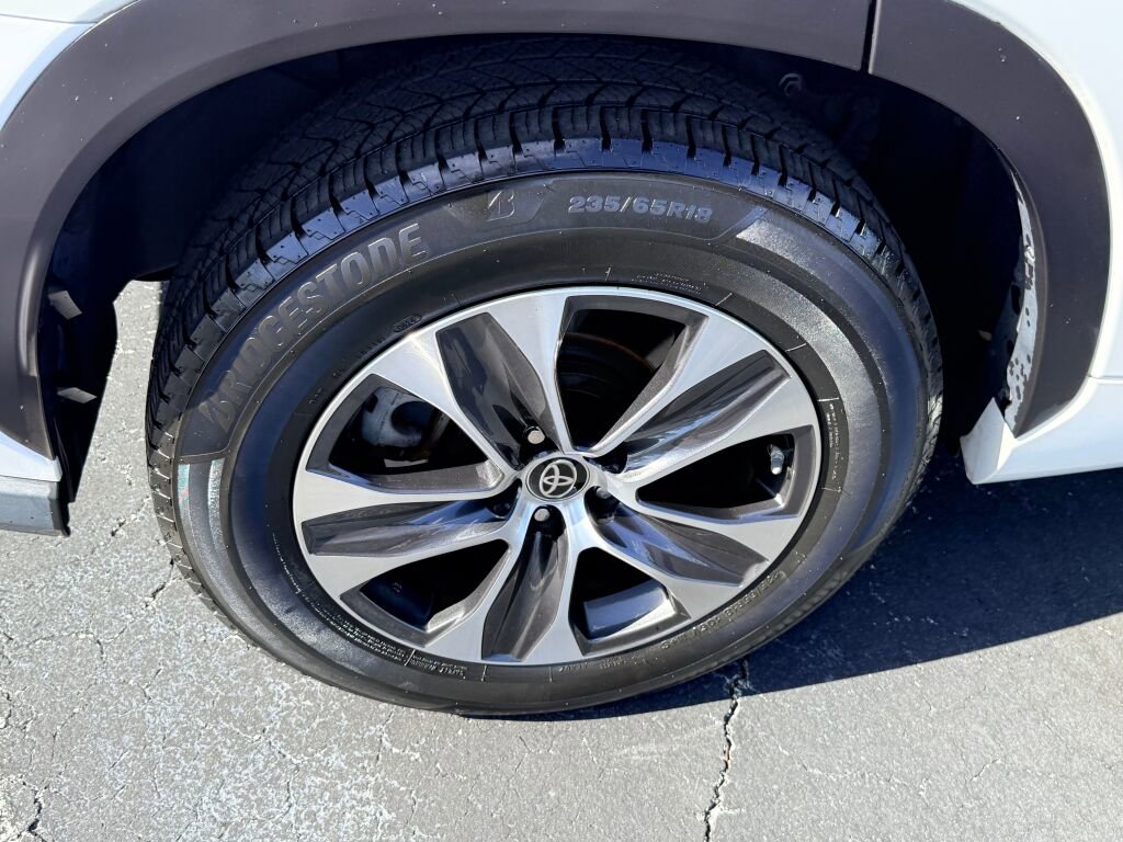 Used 2021 Toyota Highlander XLE image 13