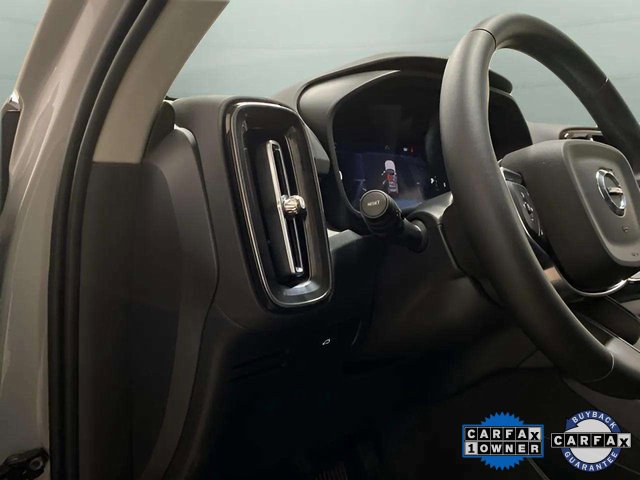 Used 2025 Volvo XC40 B5 Plus image 35