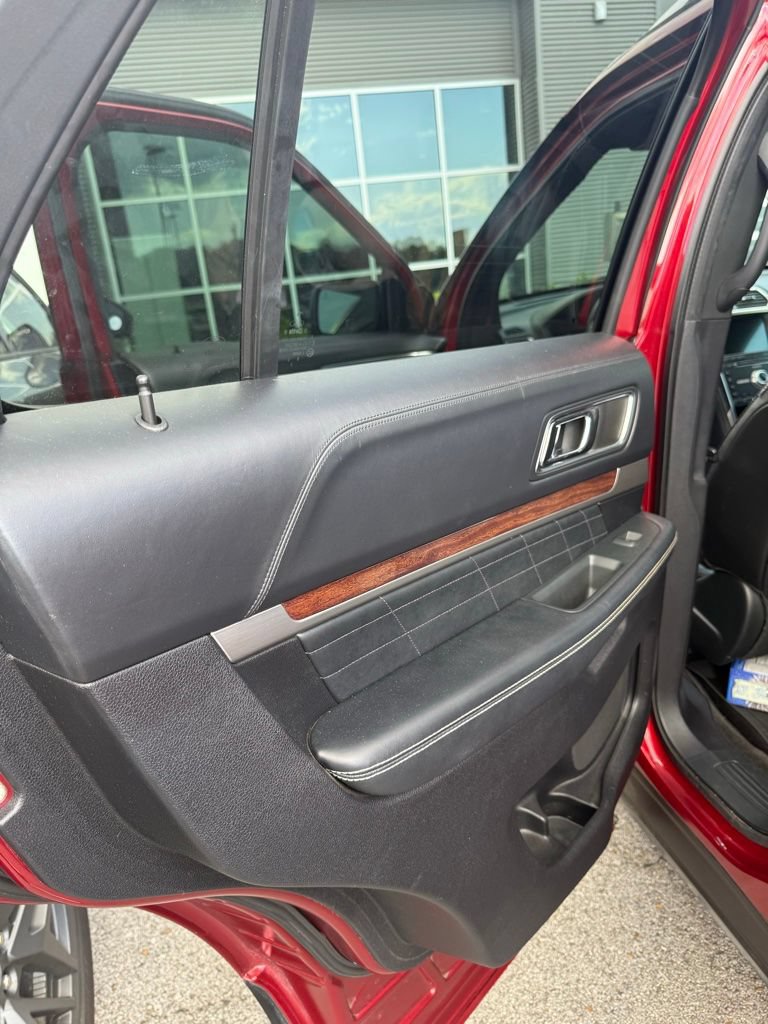 Used 2018 Ford Explorer Platinum AWD/4WD image 13