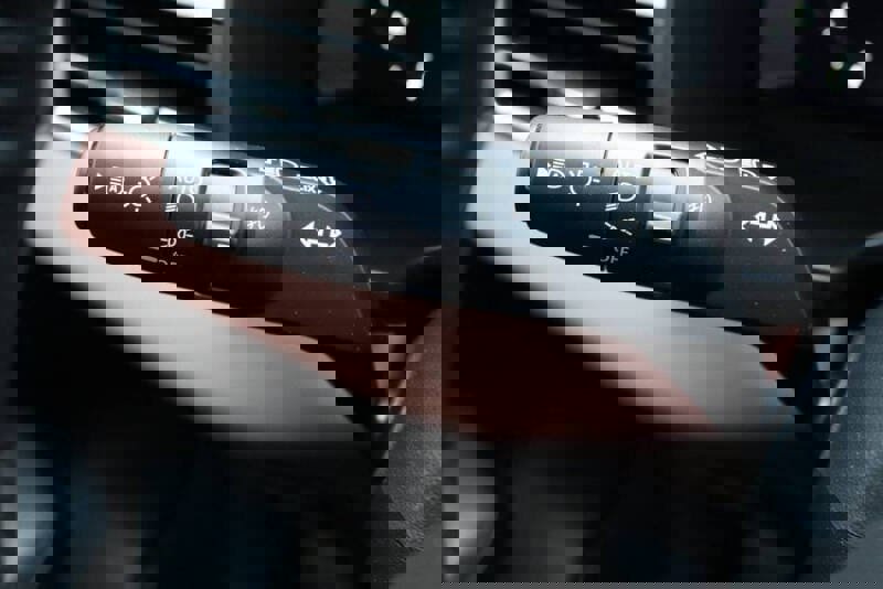 New 2025 Mitsubishi Outlander SEL image 28