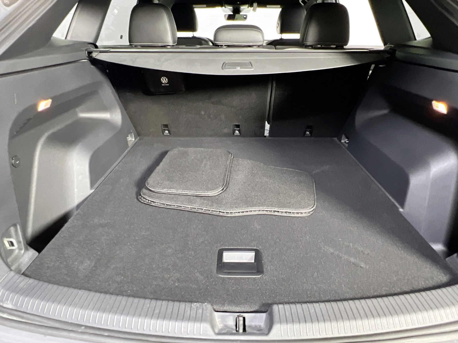 Used 2023 Volkswagen Atlas Cross Sport SEL R-Line image 25