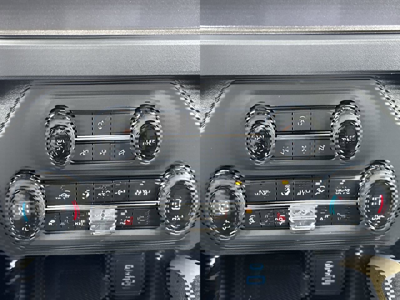 New 2025 Ford Bronco Badlands image 26