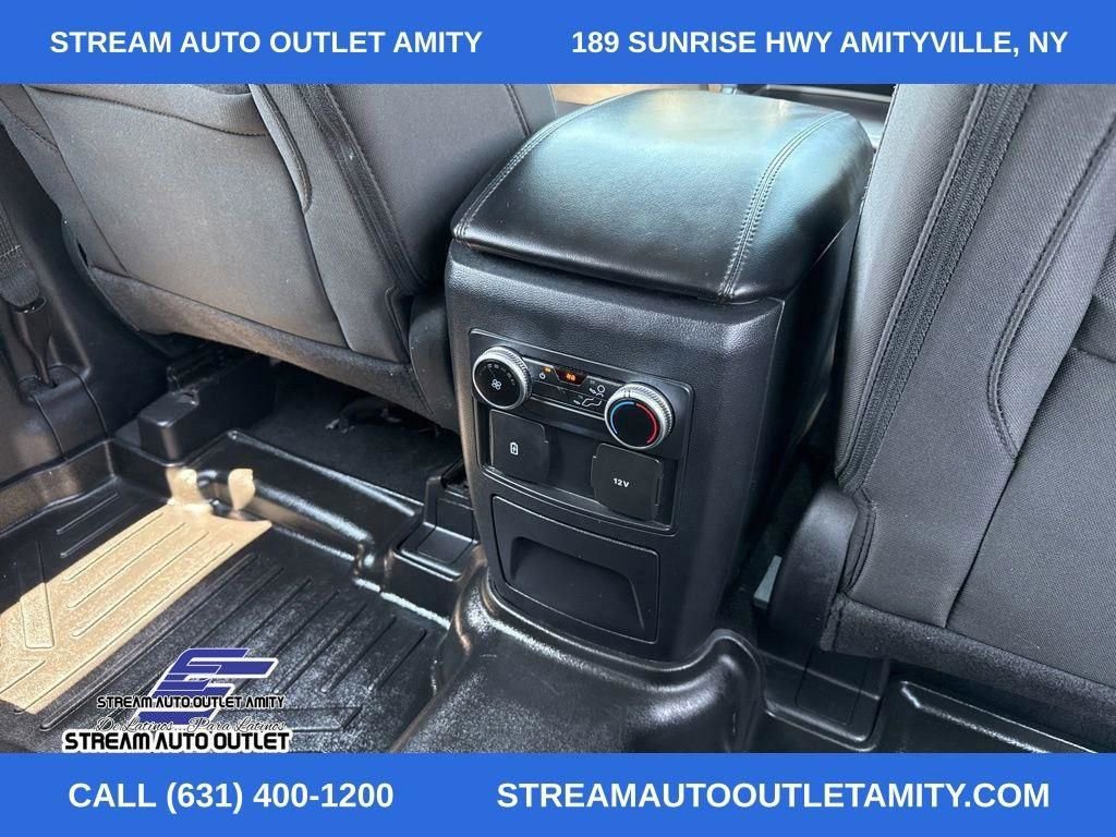 Used 2022 Ford Explorer XLT image 23