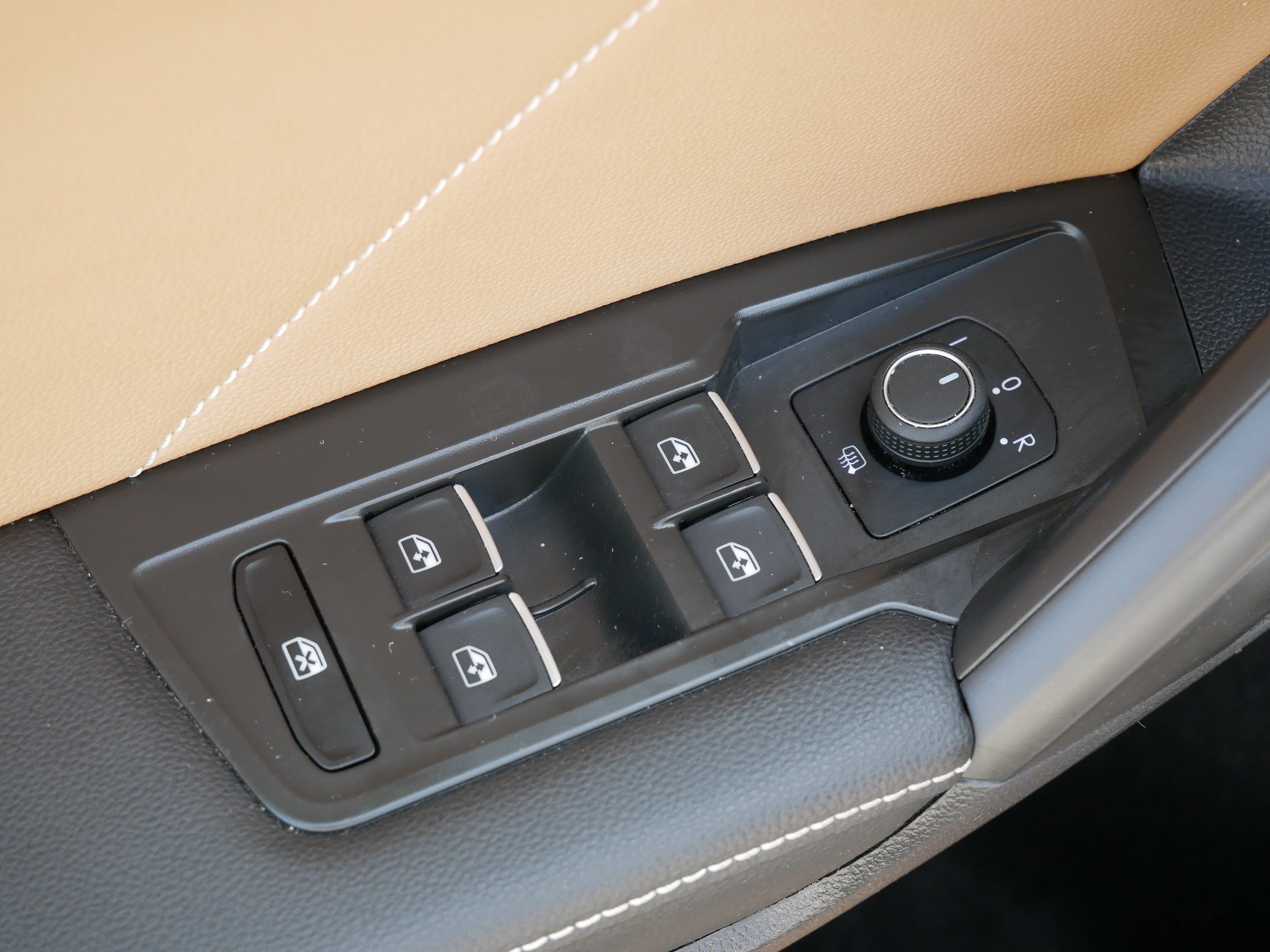 Certified 2023 Volkswagen Tiguan SE R-Line AWD/4WD image 19