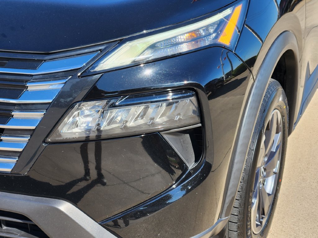 Used 2024 Nissan Rogue SV FWD image 6