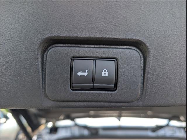 Used 2025 Nissan Rogue SL image 19