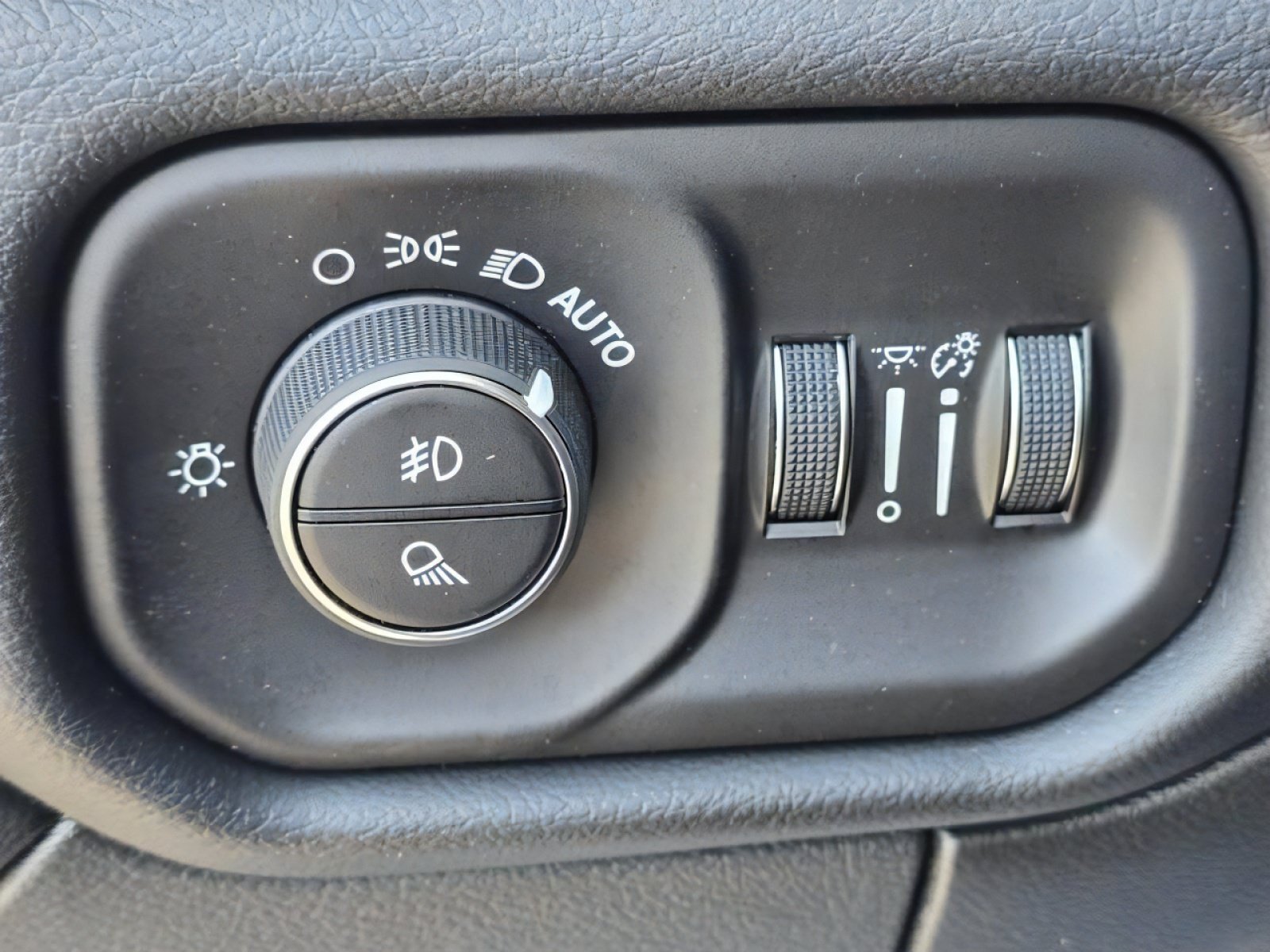 New 2026 RAM 2500 Laramie w/ Night Edition AWD/4WD image 31
