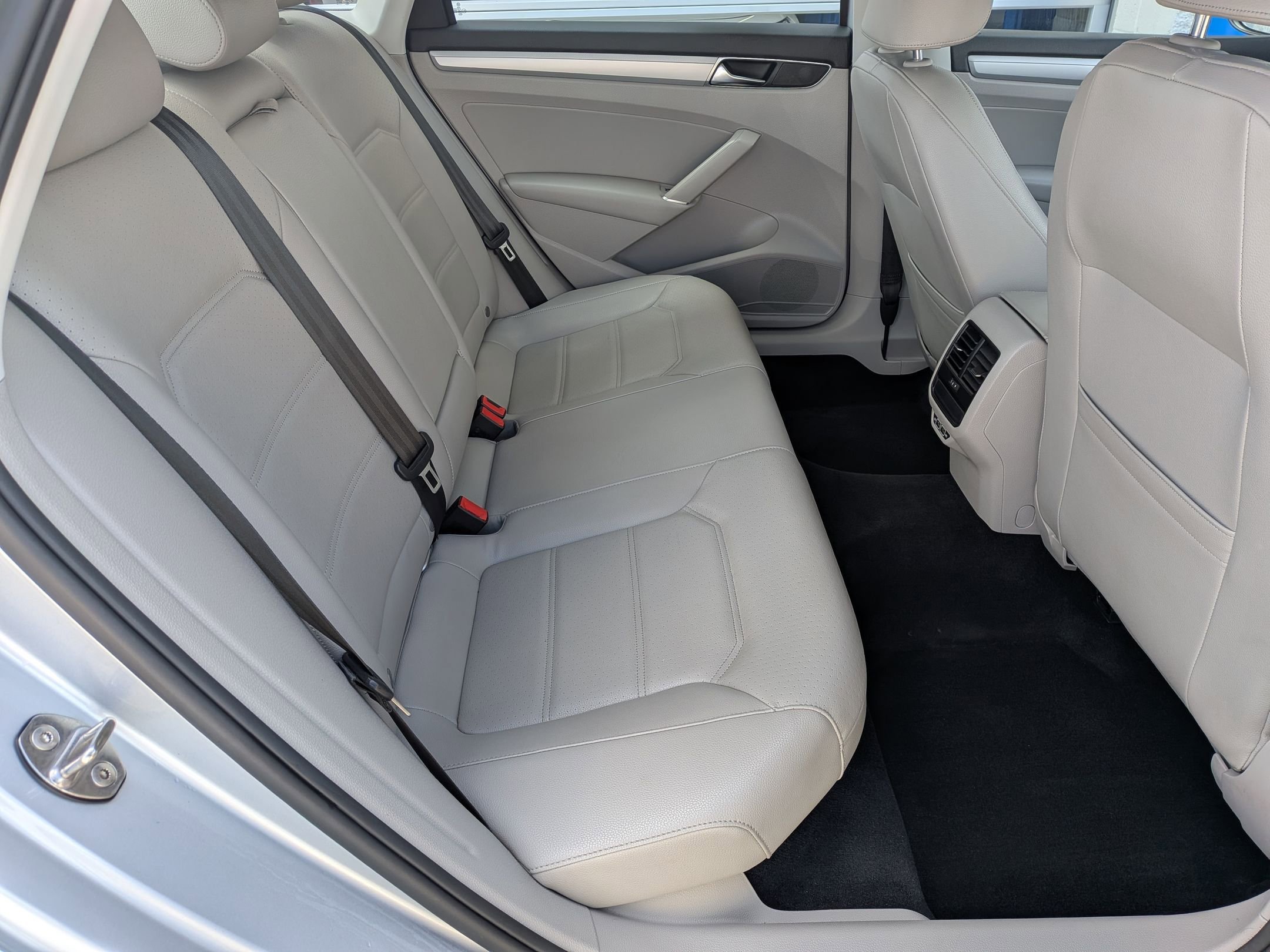 Used 2019 Volkswagen Passat 2.0T Wolfsburg w/ Wheels & Sunroof Package image 29