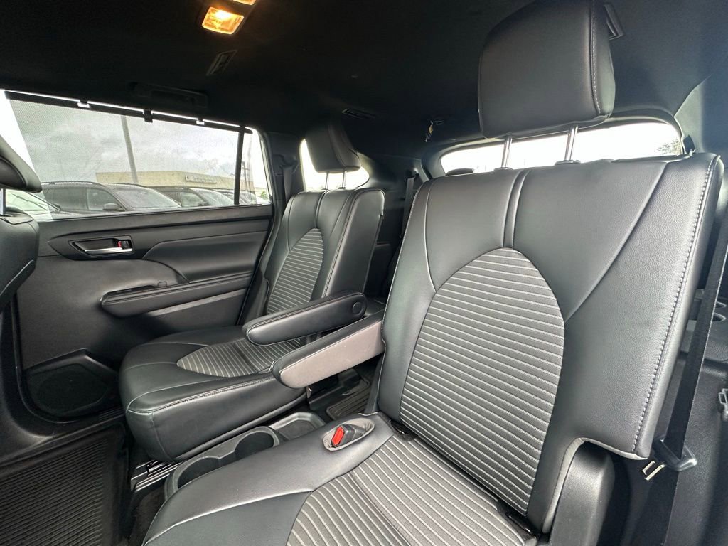 Used 2021 Toyota Highlander XSE image 22
