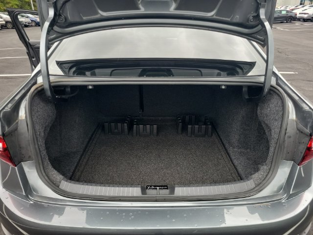 Used 2024 Volkswagen Jetta SE w/ Panoramic Sunroof Package FWD image 40