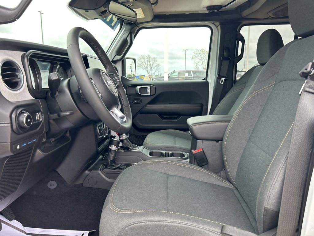 Used 2025 Jeep Wrangler Unlimited Sahara image 12