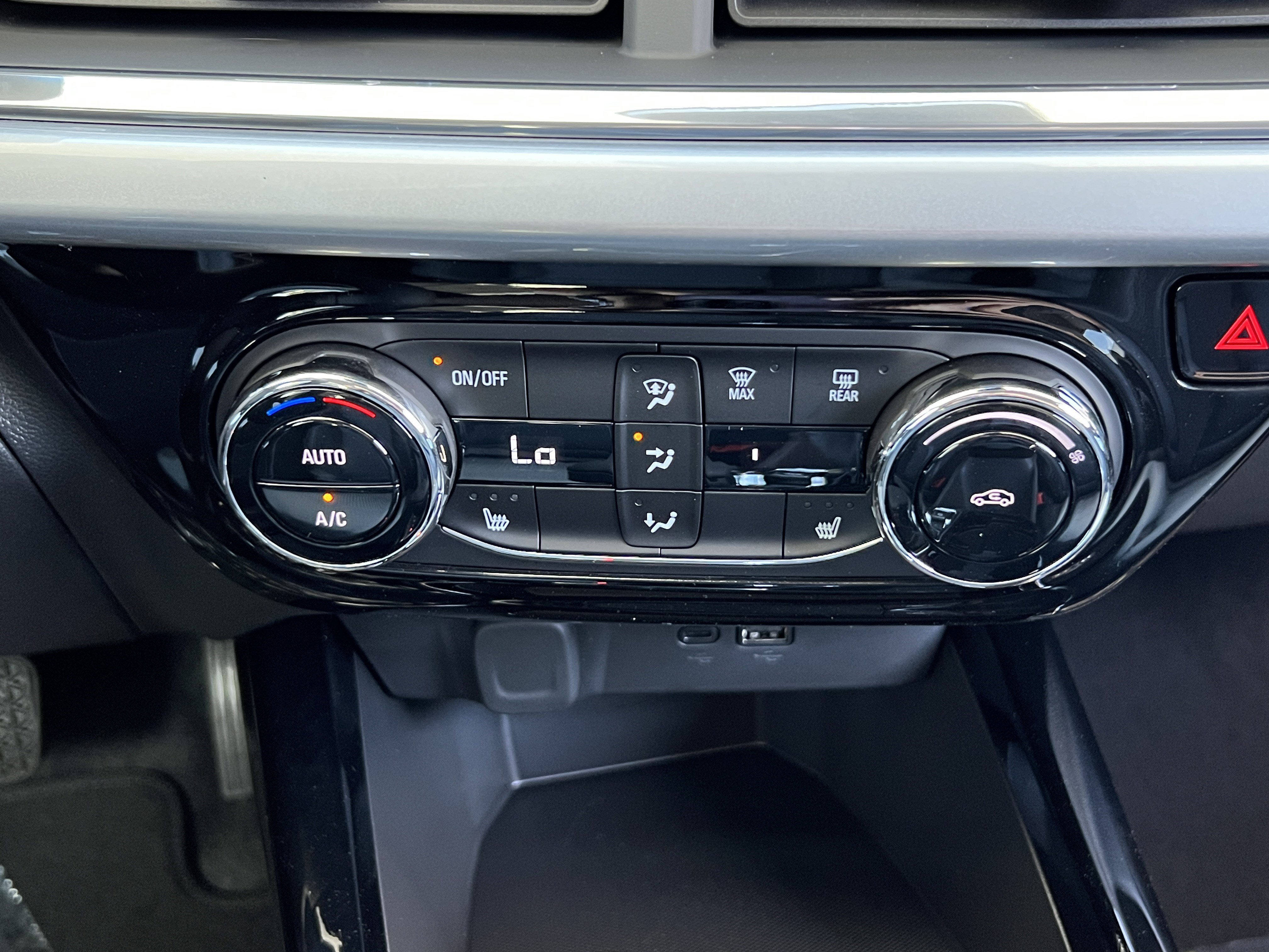 New 2026 Chevrolet Trax LT w/ Driver Confidence Package FWD image 29