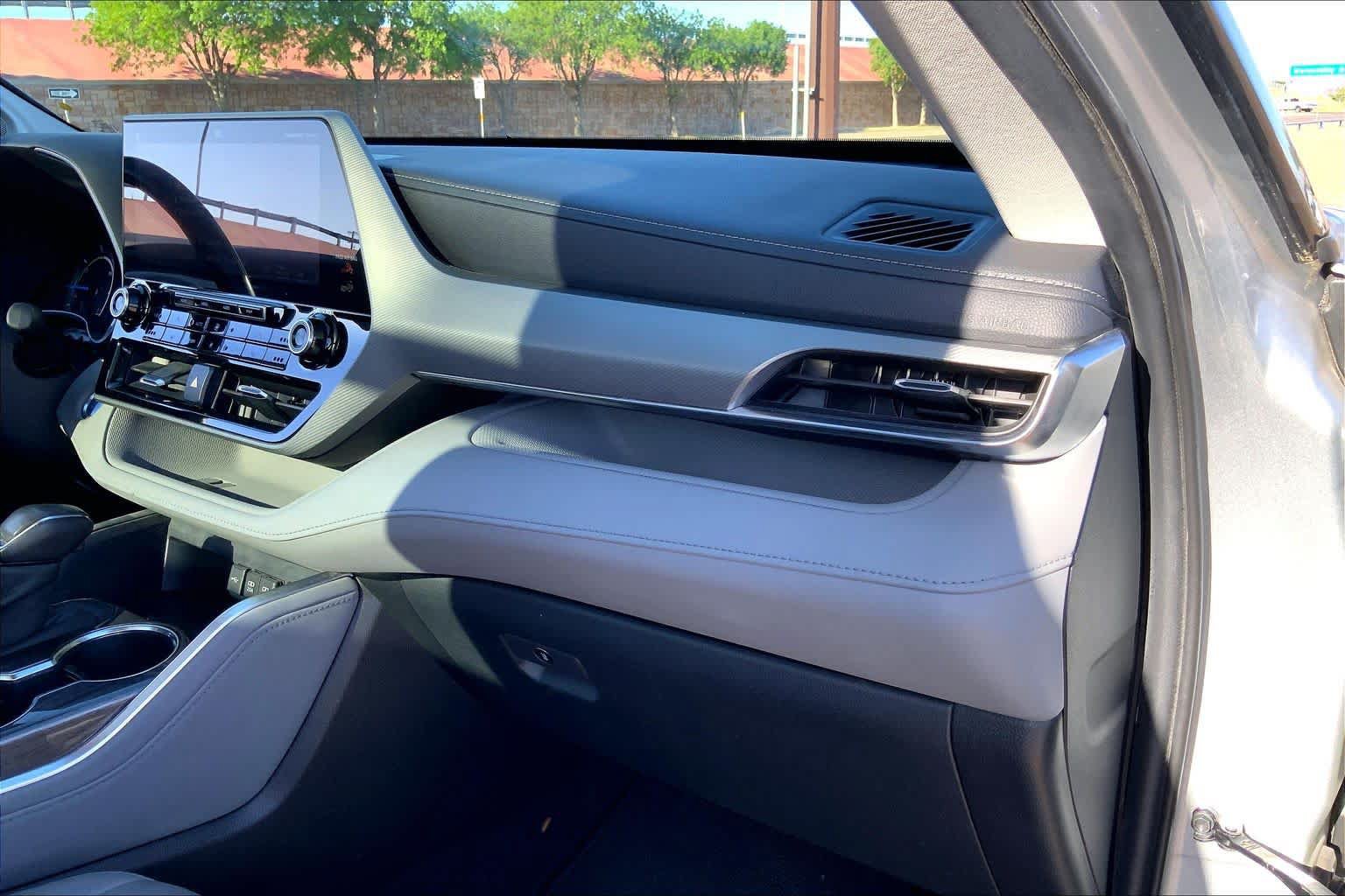 Used 2020 Toyota Highlander Platinum AWD/4WD image 47