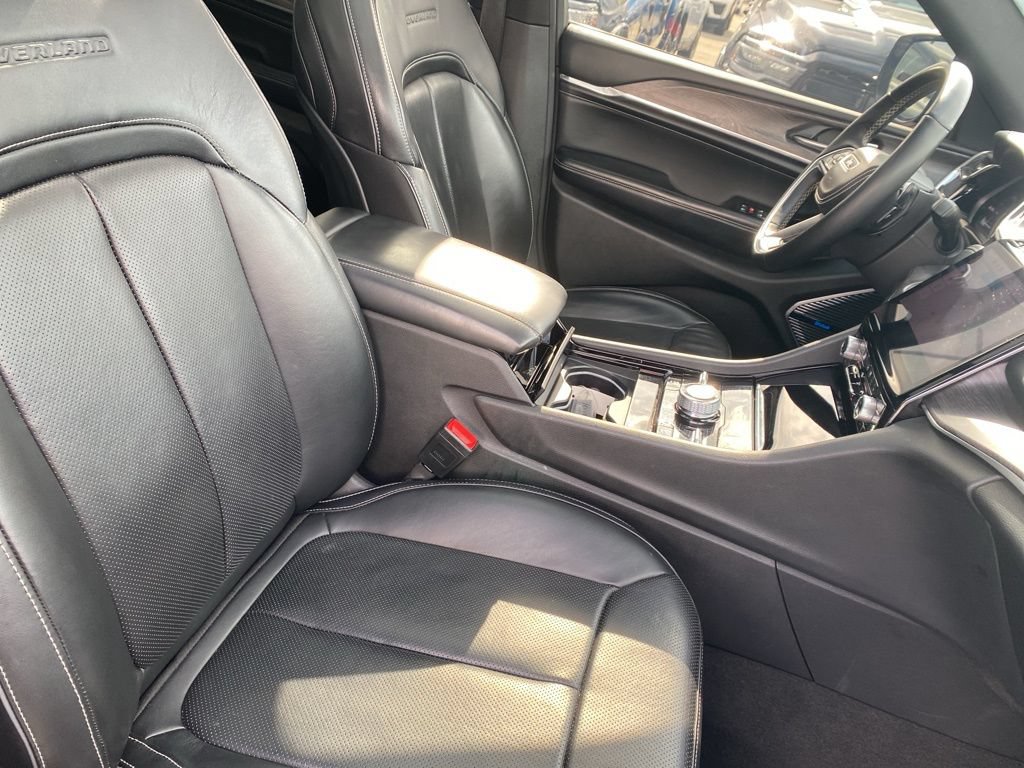 Used 2022 Jeep Grand Cherokee Overland AWD/4WD image 9