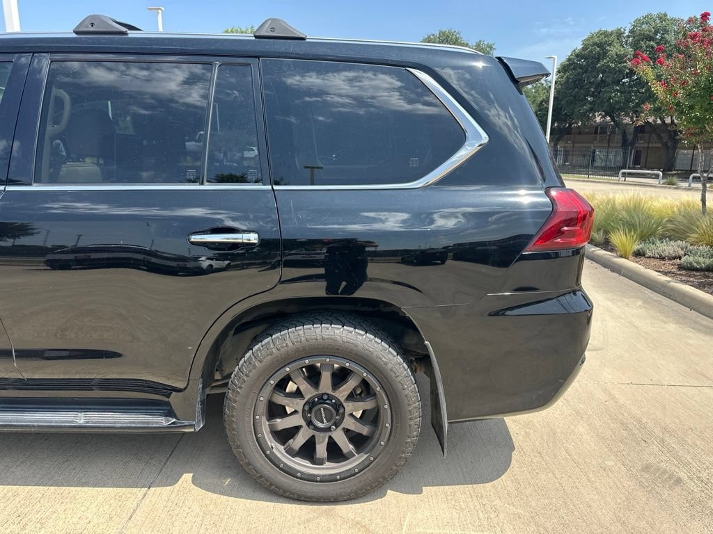 Used 2017 Lexus LX 570 4WD w/ Luxury Package image 3
