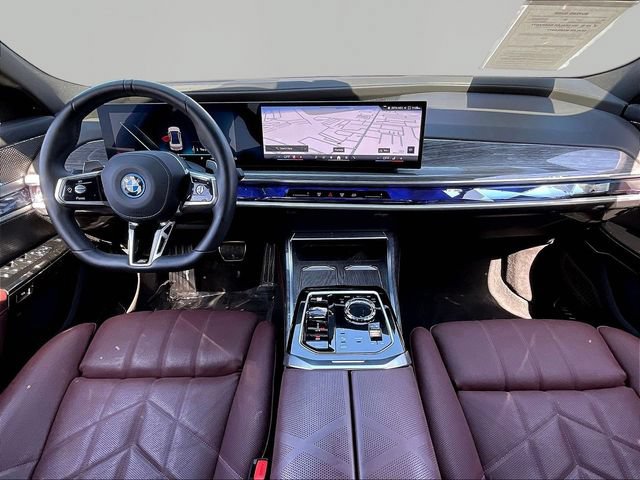 Used 2025 BMW 750e xDrive w/ Premium Package AWD/4WD image 9