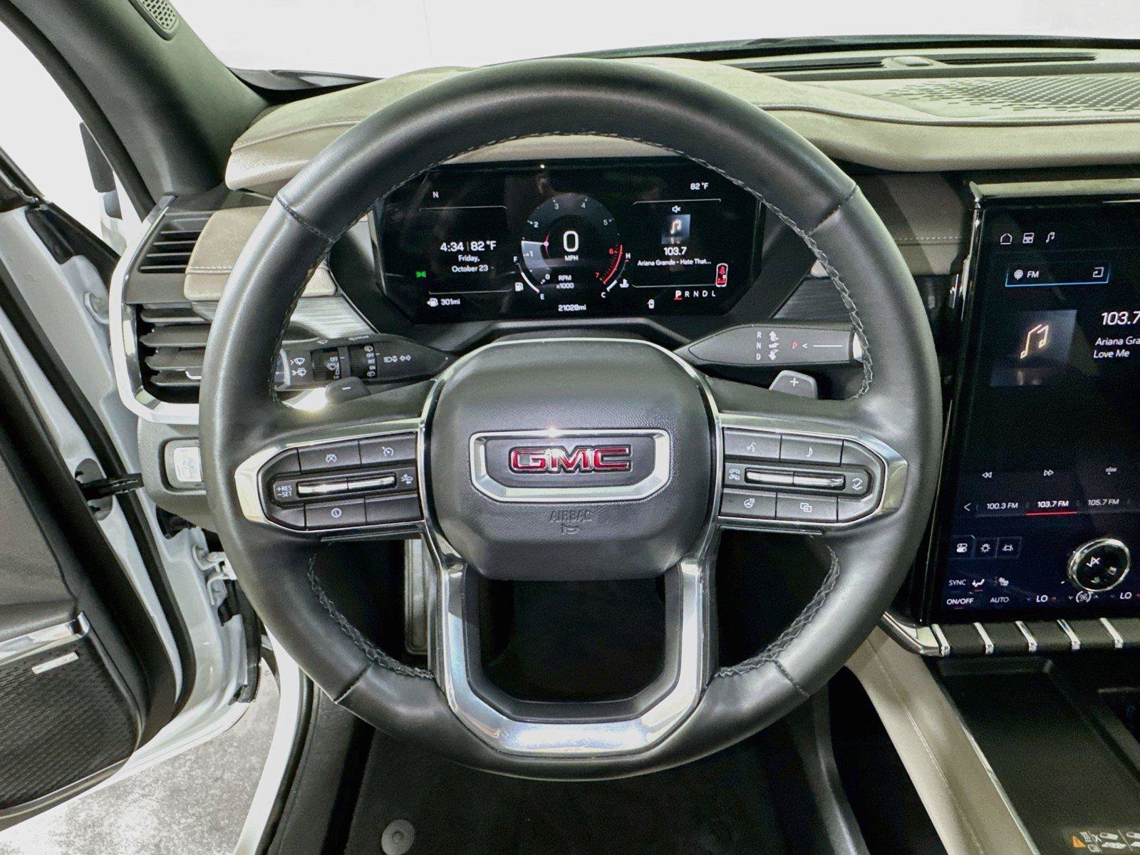 Used 2026 GMC Acadia Elevation w/ Elevation Premium Package FWD image 9