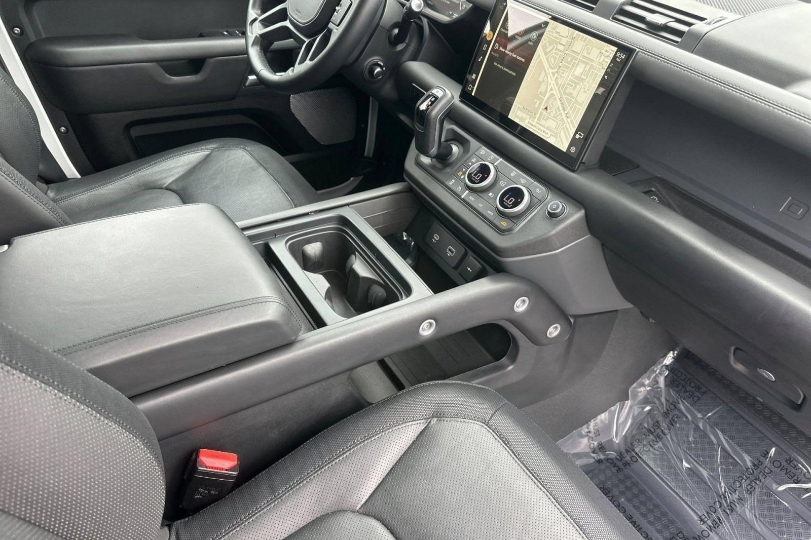 Certified 2024 Land Rover Defender 130 X-Dynamic SE AWD/4WD image 36