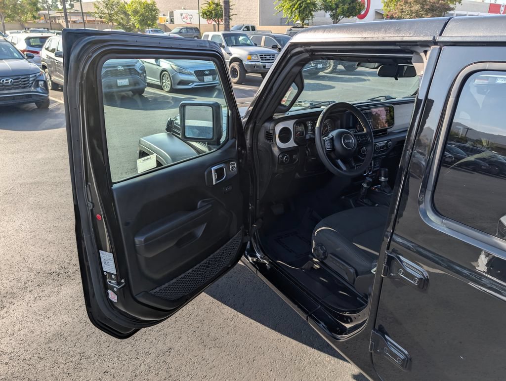 Used 2024 Jeep Wrangler Unlimited Sport AWD/4WD image 38