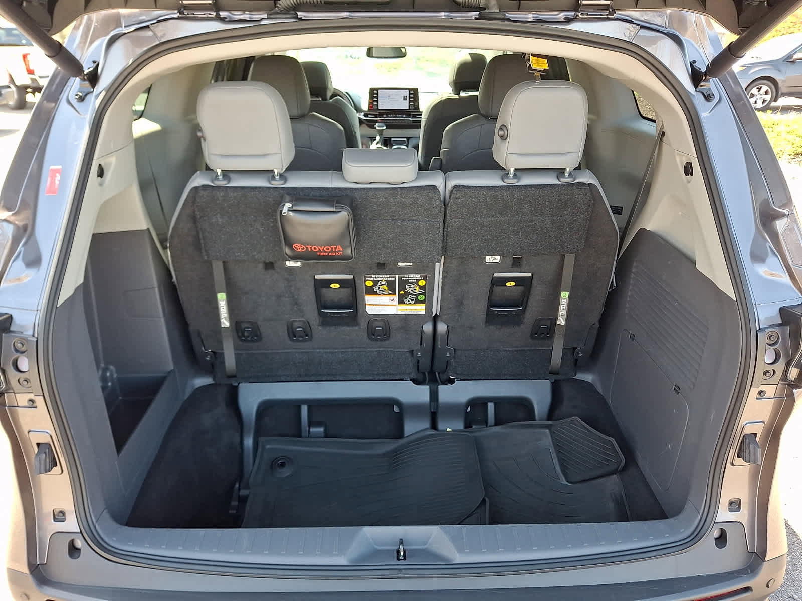 Used 2023 Toyota Sienna XLE AWD/4WD image 31