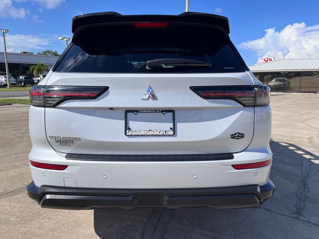 New 2025 Mitsubishi Outlander Trail Edition image 4
