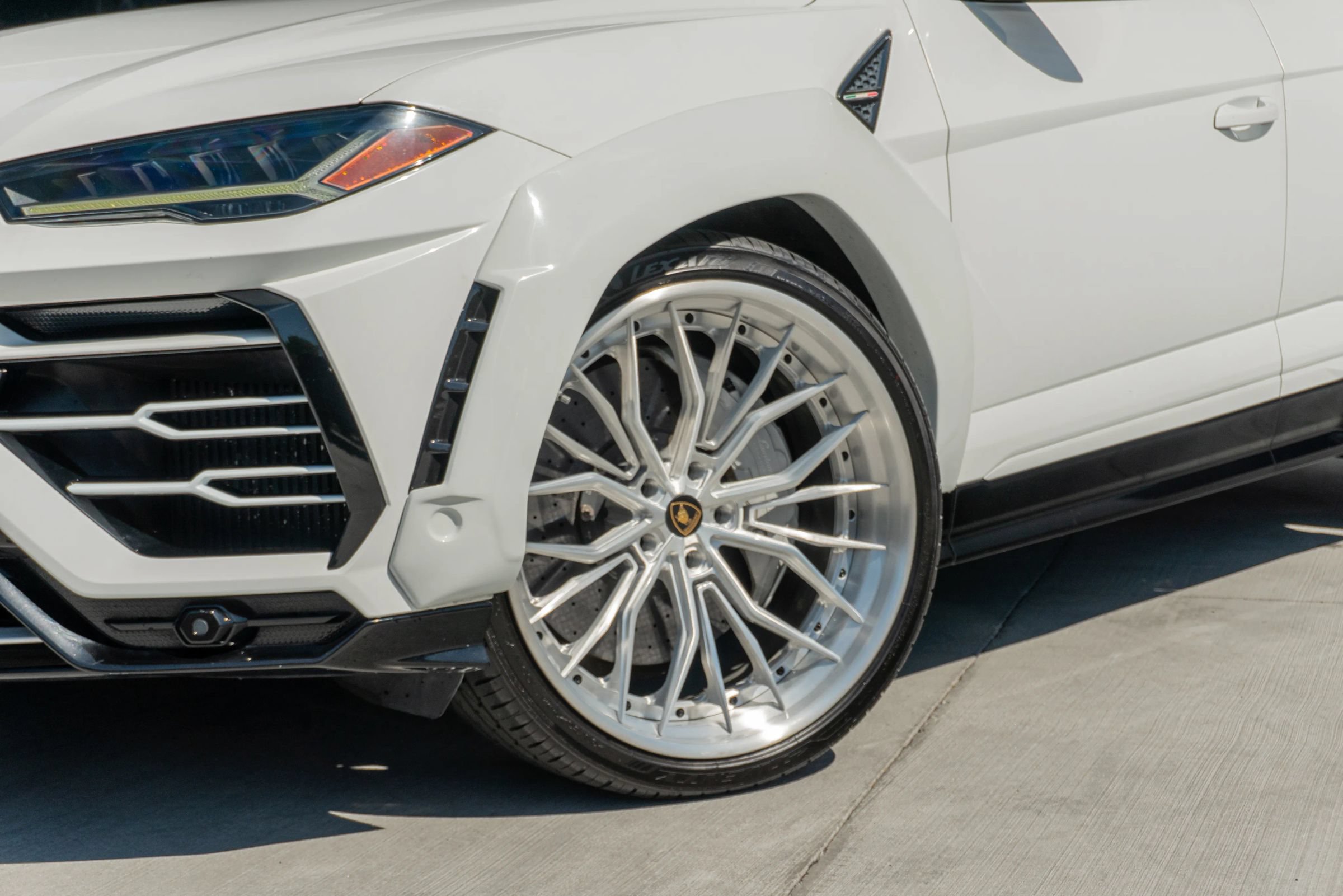 Used 2019 Lamborghini Urus AWD/4WD image 24