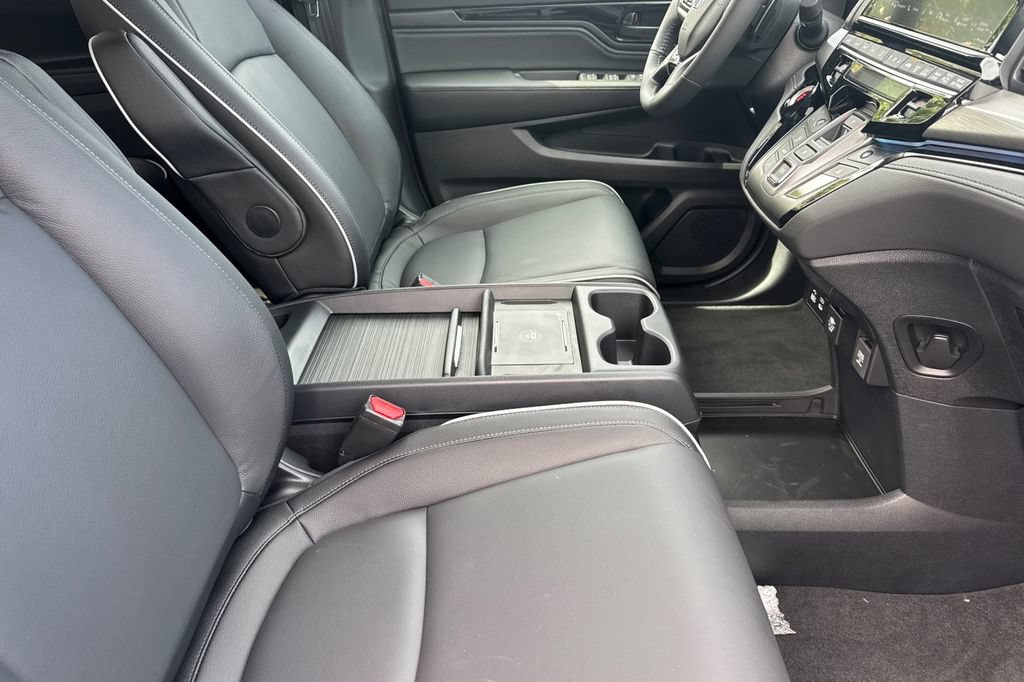 New 2026 Honda Odyssey Touring image 17