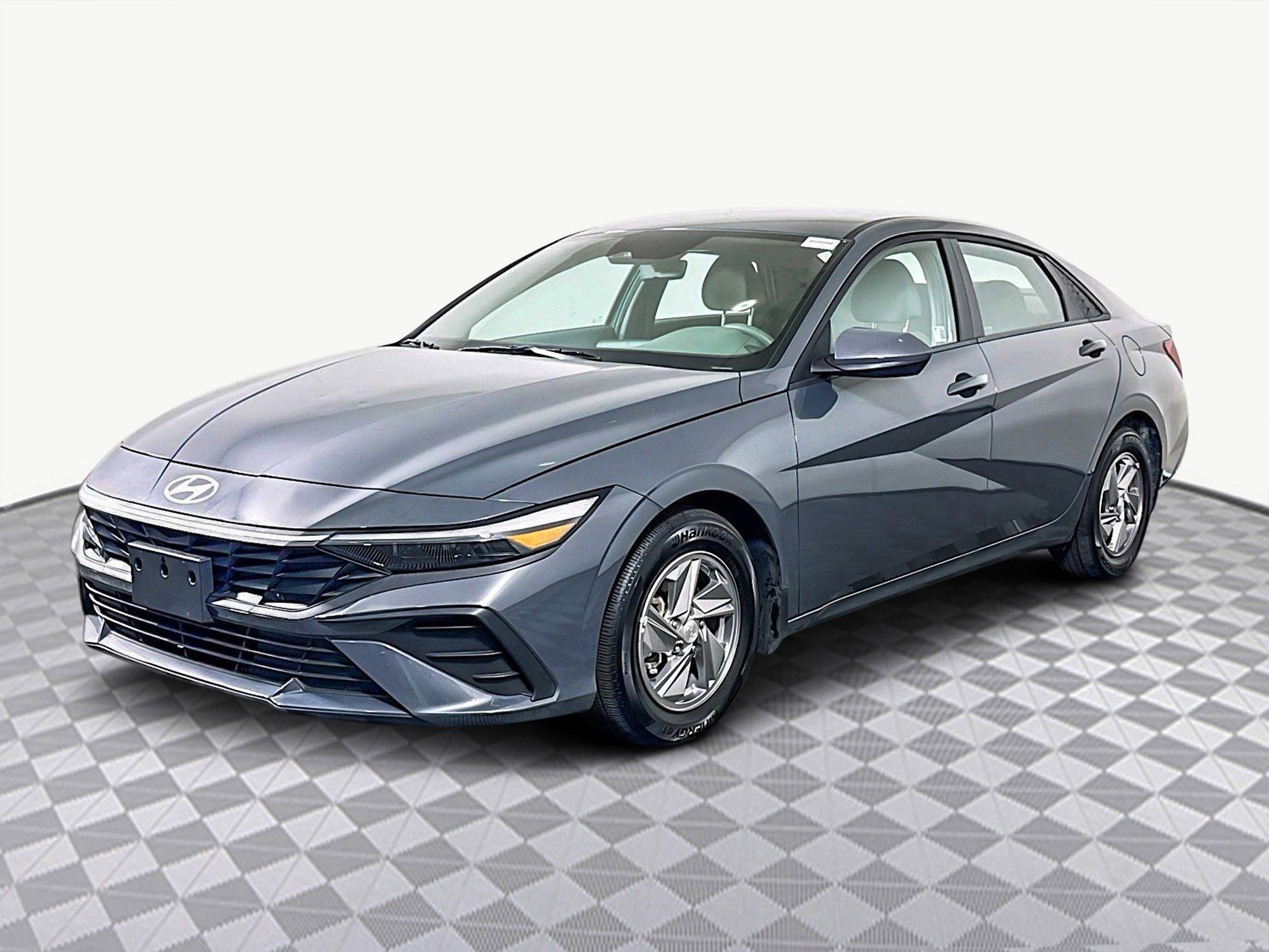 Used 2025 Hyundai Elantra SE image 4