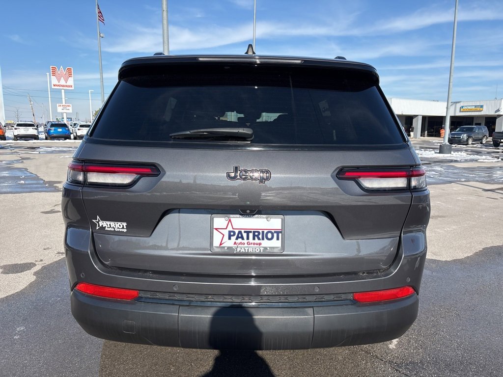 Used 2023 Jeep Grand Cherokee L Laredo image 4