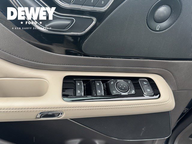 Used 2021 Lincoln Aviator Reserve w/ Equipment Group 201A image 12
