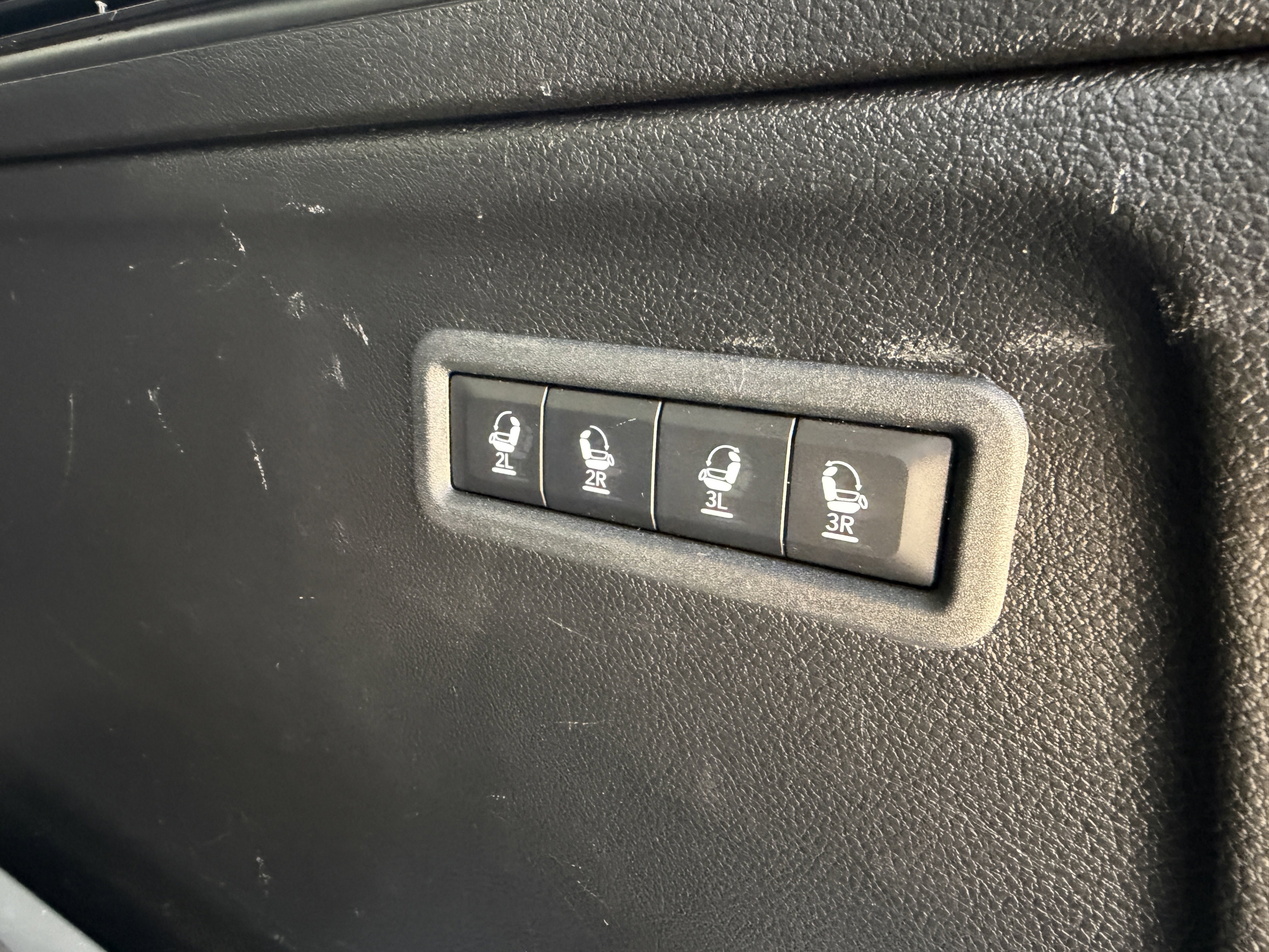 Used 2024 Jeep Wagoneer L Series III w/ Premium Group I image 12