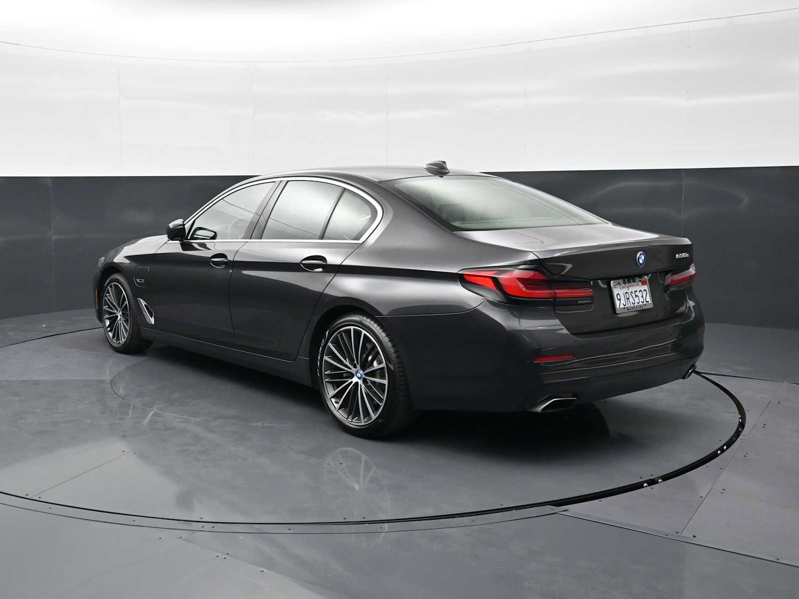 Used 2022 BMW 530e w/ Executive Package RWD image 7